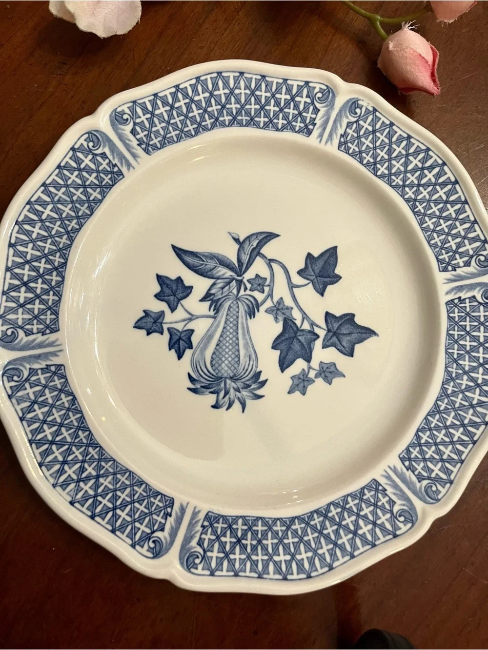 Vintage 1965 Wedgwood Avocado Blue 7.25